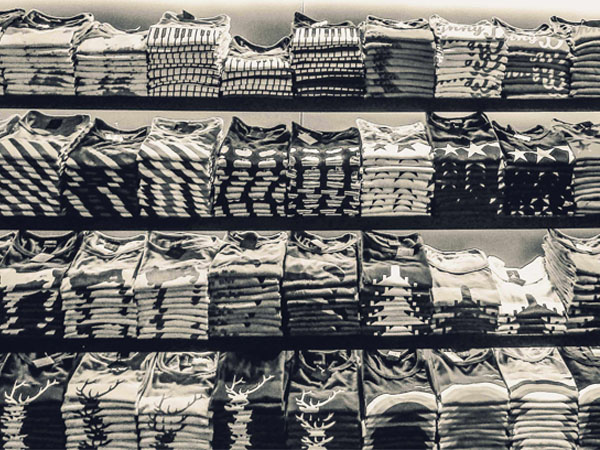 How to Choose the Right Clothing Manufacturer: 10 Questions to Ask Before Ordering